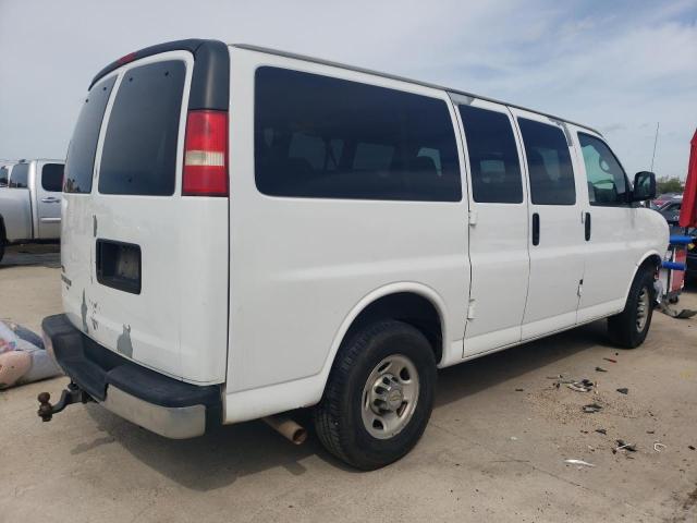 1GAHG35U571159153 - 2007 CHEVROLET EXPRESS G3 WHITE photo 3