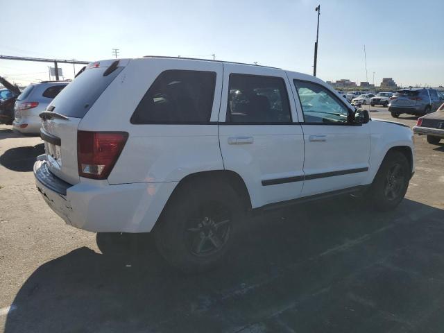 1J8GS48K28C109309 - 2008 JEEP GRAND CHER LAREDO WHITE photo 3