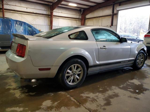 1ZVFT80N665203978 - 2006 FORD MUSTANG SILVER photo 3