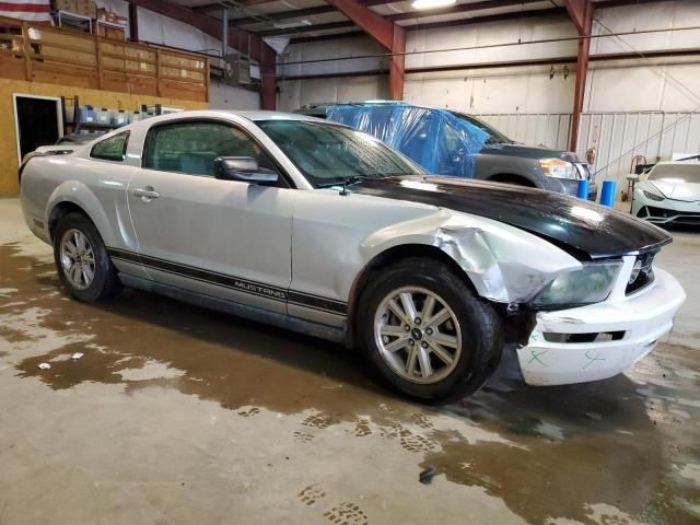 1ZVFT80N665203978 - 2006 FORD MUSTANG SILVER photo 4