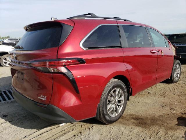 5TDJRKEC7MS069747 - 2021 TOYOTA SIENNA XLE RED photo 3