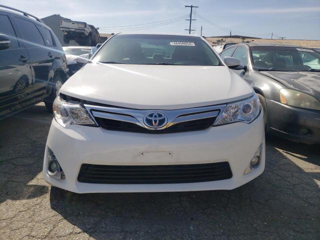 4T1BD1FK2EU138307 - 2014 TOYOTA CAMRY HYBRID WHITE photo 5