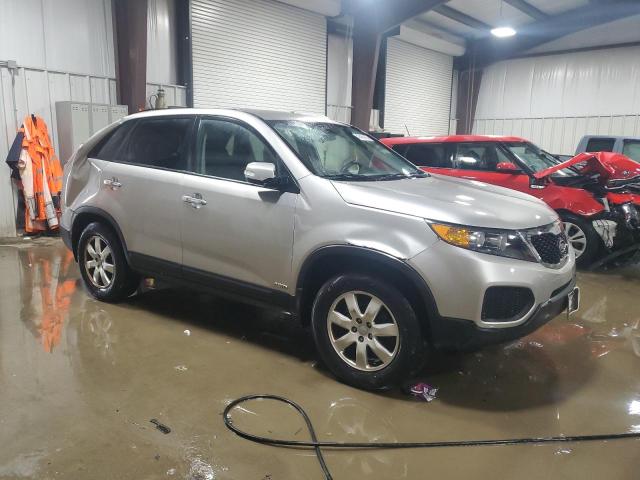 5XYKTDA2XDG419979 - 2013 KIA SORENTO LX SILVER photo 4