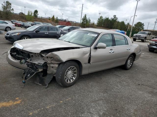 2000 LINCOLN TOWN CAR SIGNATURE, 