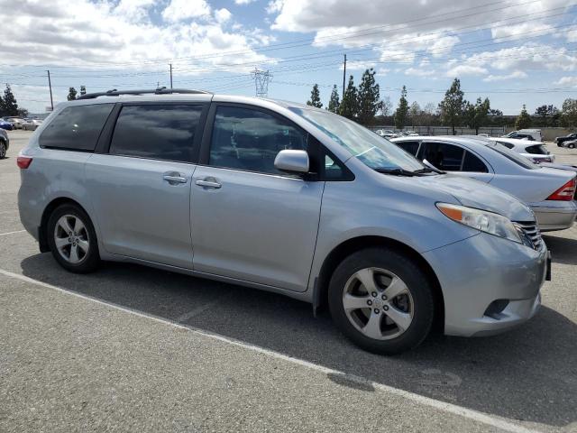 5TDKZ3DC3HS819842 - 2017 TOYOTA SIENNA LE SILVER photo 4