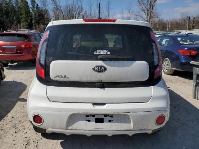 KNDJP3A55H7412252 - 2017 KIA SOUL + WHITE photo 6