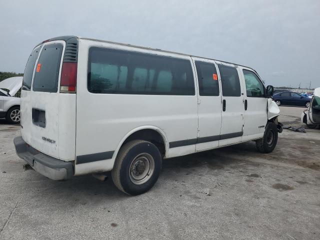 1GAHG39R3Y1262921 - 2000 CHEVROLET EXPRESS G3 WHITE photo 3