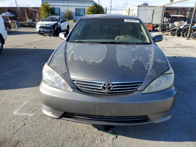 4T1BE32K65U505434 - 2005 TOYOTA CAMRY LE GRAY photo 5