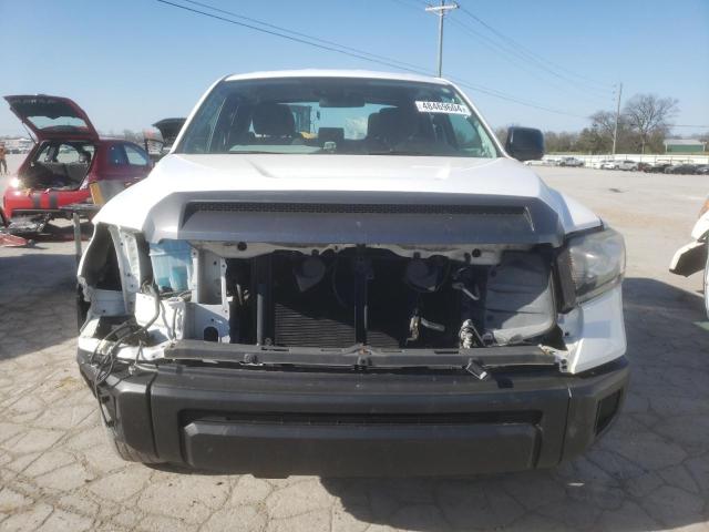 5TFRM5F10JX127977 - 2018 TOYOTA TUNDRA DOUBLE CAB SR/SR5 WHITE photo 5