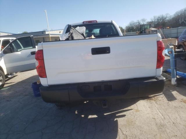 5TFRM5F10JX127977 - 2018 TOYOTA TUNDRA DOUBLE CAB SR/SR5 WHITE photo 6