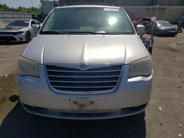 2A8HR54P68R790718 - 2008 CHRYSLER TOWN & COU TOURING SILVER photo 5
