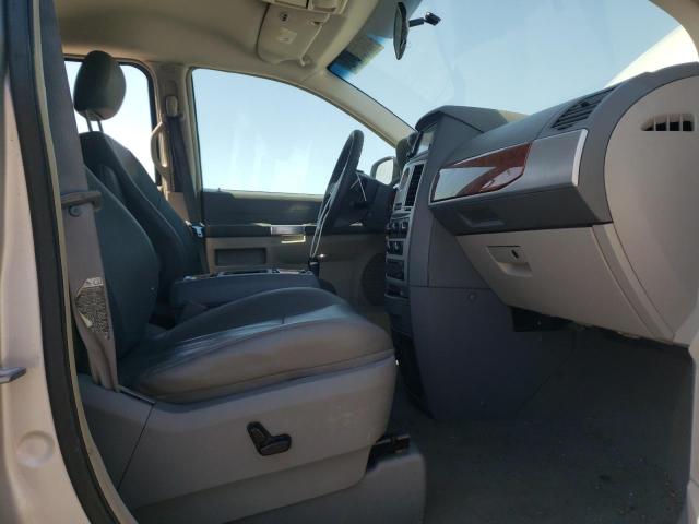 2A8HR54P68R790718 - 2008 CHRYSLER TOWN & COU TOURING SILVER photo 7