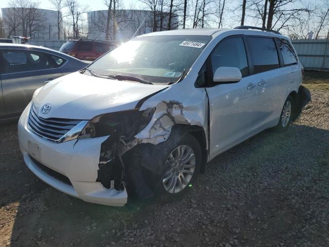 5TDYK3DC9GS749910 - 2016 TOYOTA SIENNA XLE WHITE photo 1