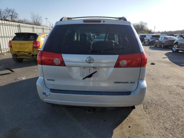 5TDZK22C39S235586 - 2009 TOYOTA SIENNA XLE WHITE photo 6