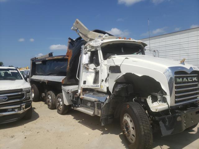 1M2AX04C0JM039410 - 2018 MACK 700 GU700 WHITE photo 9