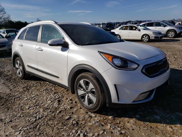 KNDCC3LC5H5066411 - 2017 KIA NIRO EX WHITE photo 4