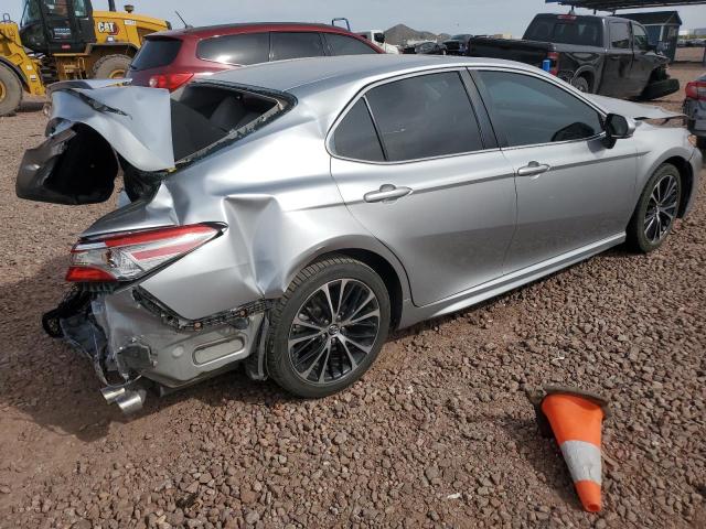 4T1B11HK4JU560272 - 2018 TOYOTA CAMRY L SILVER photo 3