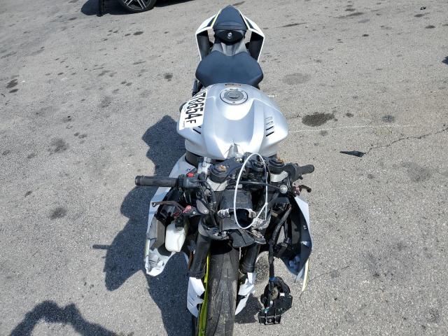 JYARJ28Y4HA000708 - 2017 YAMAHA YZFR6 C SILVER photo 5