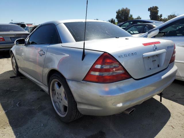 WDBKK49F71F172802 - 2001 MERCEDES-BENZ SLK 230 KOMPRESSOR SILVER photo 2