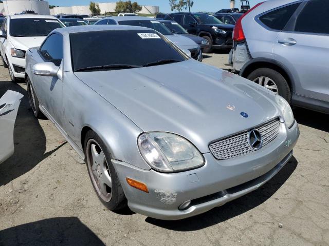 WDBKK49F71F172802 - 2001 MERCEDES-BENZ SLK 230 KOMPRESSOR SILVER photo 4