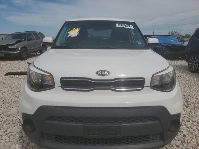 KNDJN2A22J7535390 - 2018 KIA SOUL WHITE photo 5