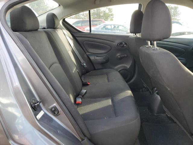 3N1CN7AP3JL885529 - 2018 NISSAN VERSA S GRAY photo 10