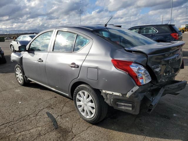 3N1CN7AP3JL885529 - 2018 NISSAN VERSA S GRAY photo 2