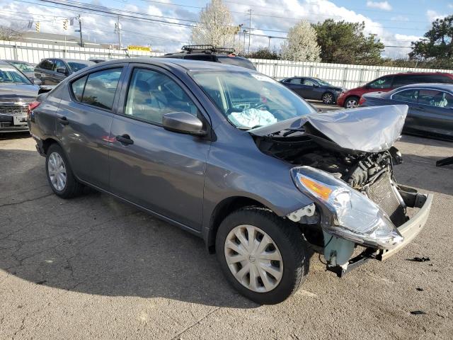 3N1CN7AP3JL885529 - 2018 NISSAN VERSA S GRAY photo 4