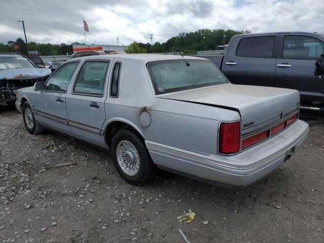 1LNLM81W8VY747563 - 1997 LINCOLN TOWN CAR EXECUTIVE SILVER photo 2