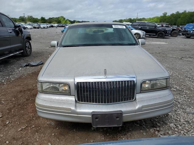 1LNLM81W8VY747563 - 1997 LINCOLN TOWN CAR EXECUTIVE SILVER photo 5