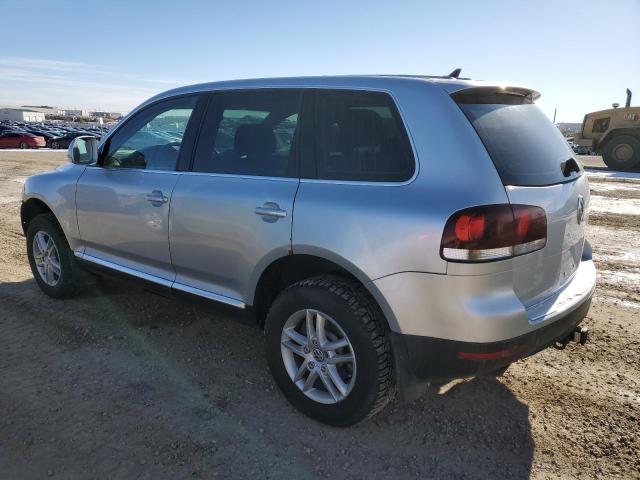 WVGBE67L58D000492 - 2008 VOLKSWAGEN TOUAREG 2 V6 SILVER photo 2