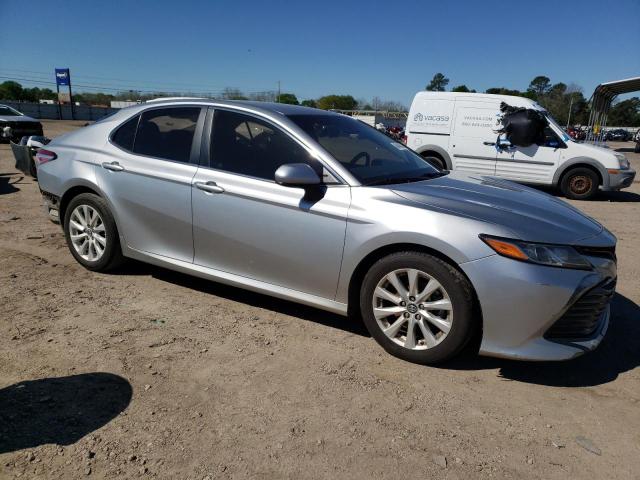 4T1B11HK9JU074122 - 2018 TOYOTA CAMRY L SILVER photo 4