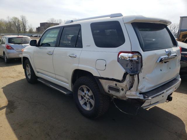 JTEBU5JR0B5057288 - 2011 TOYOTA 4RUNNER SR5 WHITE photo 2