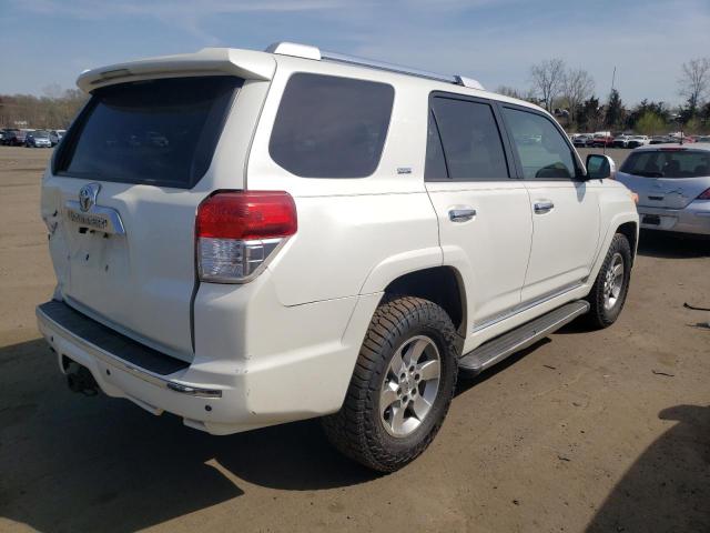 JTEBU5JR0B5057288 - 2011 TOYOTA 4RUNNER SR5 WHITE photo 3