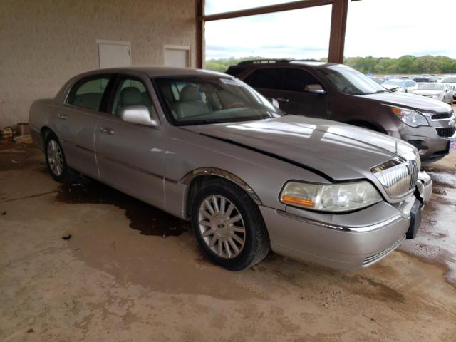 1LNHM82W93Y625425 - 2003 LINCOLN TOWN CAR SIGNATURE SILVER photo 4