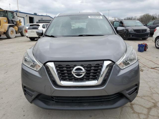 3N1CP5CUXJL517642 - 2018 NISSAN KICKS S GRAY photo 5