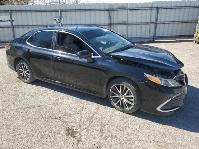 4T1F31AKXNU570073 - 2022 TOYOTA CAMRY XLE 黑色 照片 4