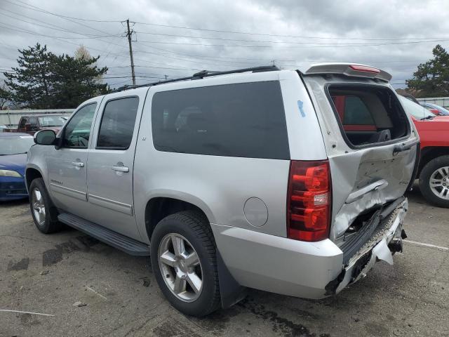 1GNSKJE71CR105717 - 2012 CHEVROLET SUBURBAN K1500 LT SILVER photo 2