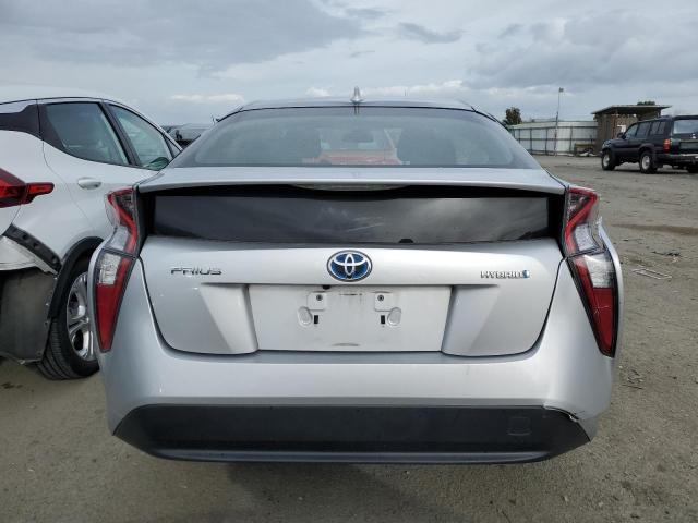 JTDKBRFUXJ3071076 - 2018 TOYOTA PRIUS SILVER photo 6