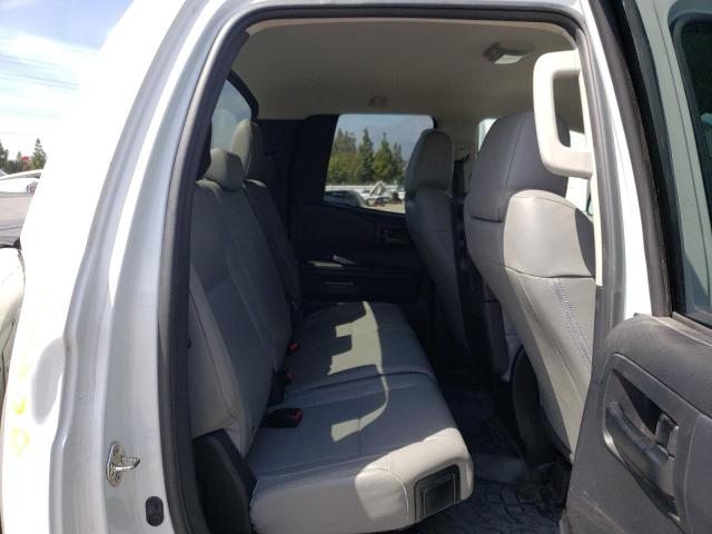 5TFRM5F1XKX134596 - 2019 TOYOTA TUNDRA DOUBLE CAB SR/SR5 WHITE photo 10
