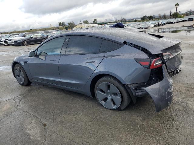 5YJ3E1EA2PF545103 - 2023 TESLA MODEL 3 ნაცრისფერი ფოტო 2