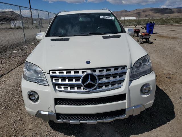 4JGBB7CB9AA594636 - 2010 MERCEDES-BENZ ML 550 4MATIC WHITE photo 5