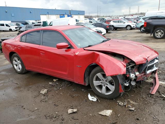 2C3CDXBGXDH539896 - 2013 DODGE CHARGER SE RED photo 4