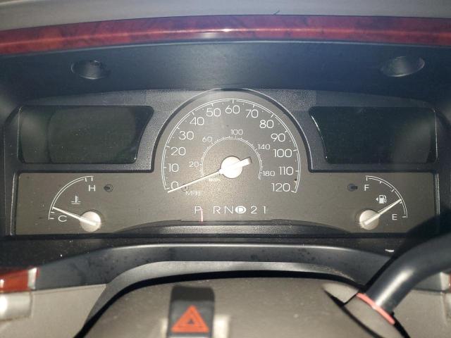 1LNHM81W33Y635305 - 2003 LINCOLN TOWN CAR EXECUTIVE Silber Foto 9