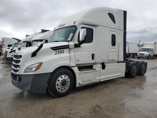 3AKJHHDR1JSHK8804 - 2018 FREIGHTLINER CASCADIA 1 WHITE photo 2