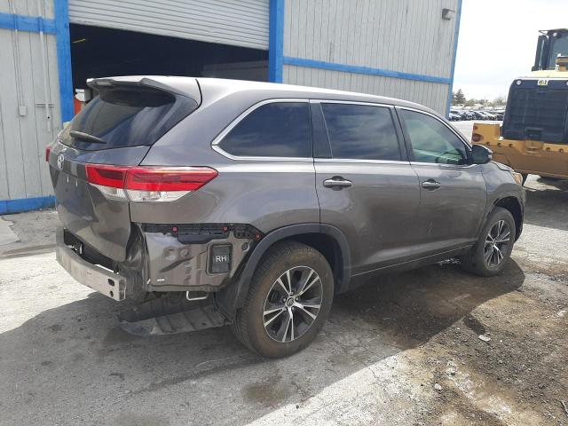 5TDZZRFH6JS260741 - 2018 TOYOTA HIGHLANDER LE GRAY photo 3