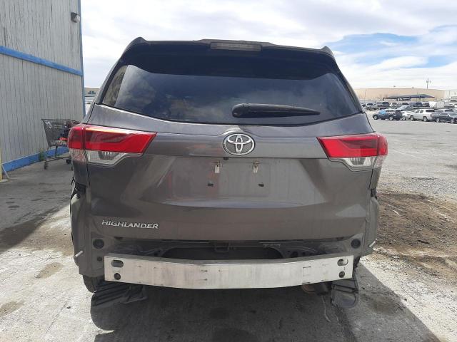 5TDZZRFH6JS260741 - 2018 TOYOTA HIGHLANDER LE GRAY photo 6