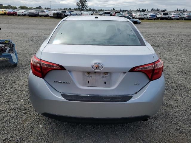 5YFBURHE2HP655084 - 2017 TOYOTA COROLLA L SILVER photo 6