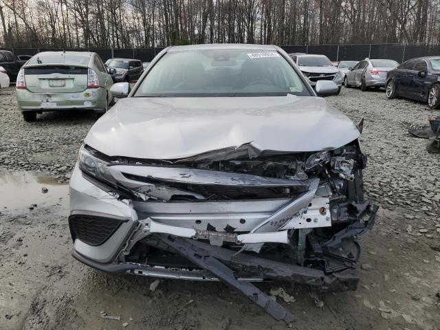 4T1G11BK2MU040509 - 2021 TOYOTA CAMRY SE SILVER photo 5