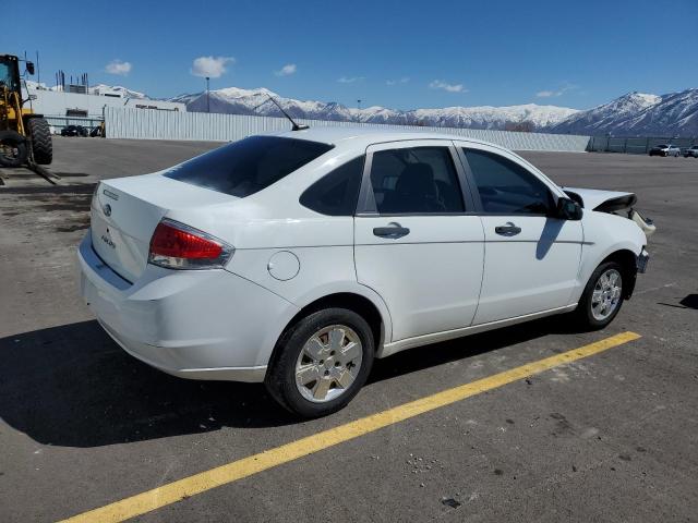 1FAHP34NX8W172766 - 2008 FORD FOCUS S/SE WHITE photo 3